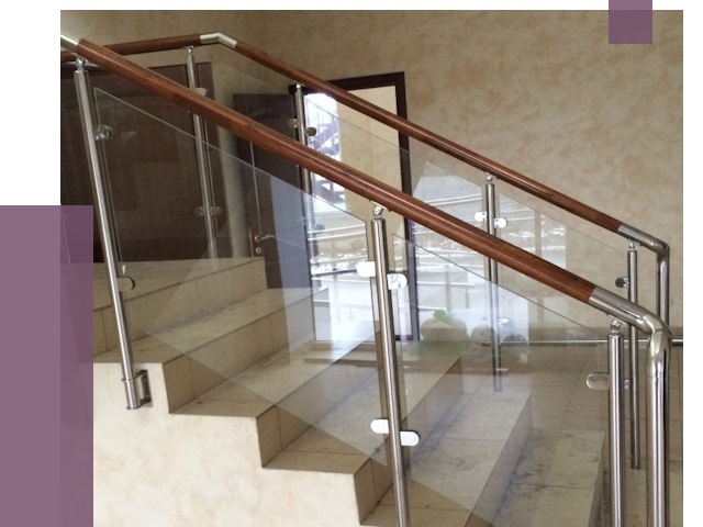Комбинированные перила из металла и дерева в Глазове