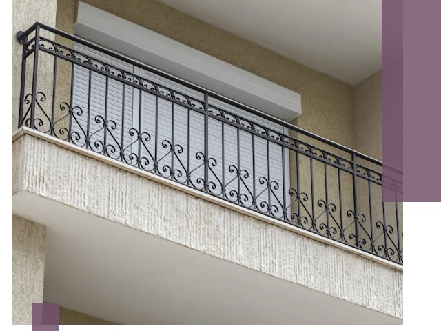 Балконные ограждения из металла и стекла в Глазове для домов