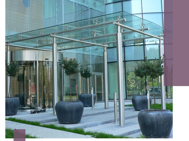 Навесы из стекла на заказ в Глазове — монтаж и установка