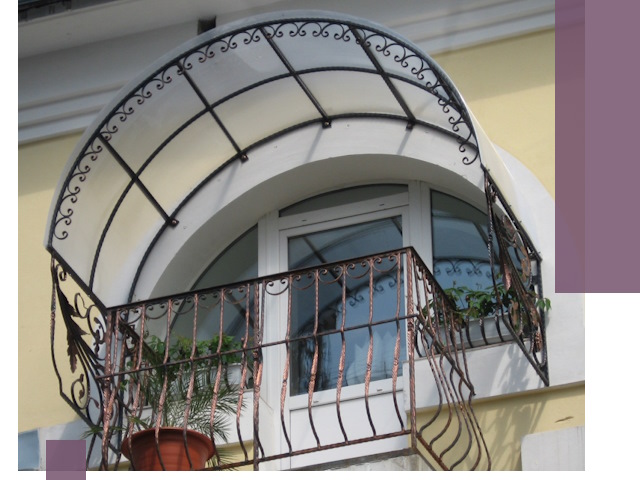 Козырьки над балконом в Глазове — изготовление и монтаж