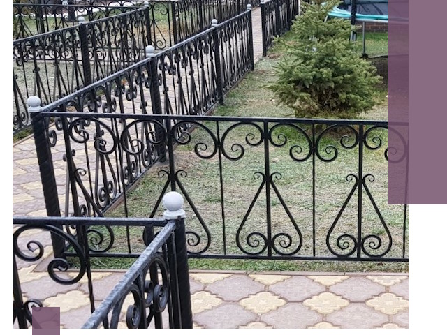 Кованые газонные ограждения под ключ в Глазове